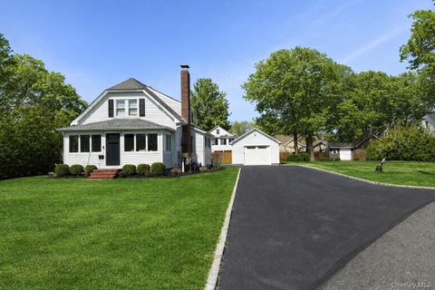 Homes For Sale - 24 Pegs Lane<br/> Riverhead, NY 11901