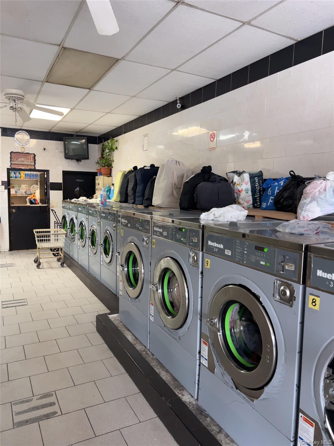 3201 Junction Boulevard 4