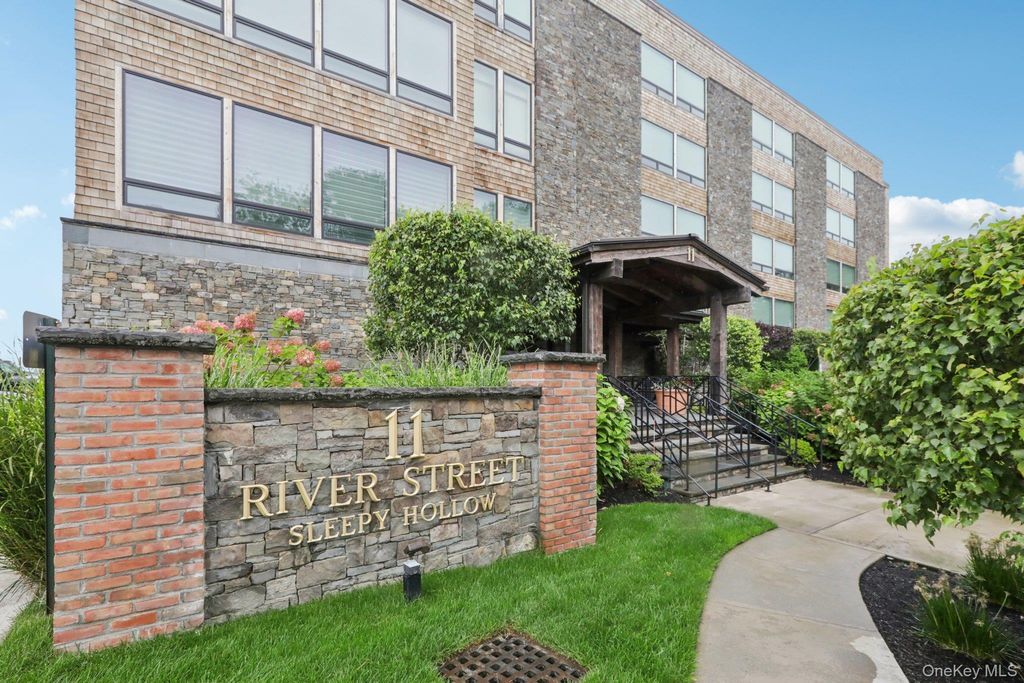 Photo of 11 River Street #201, Sleepy Hollow, NY 10591 (MLS # 965938)