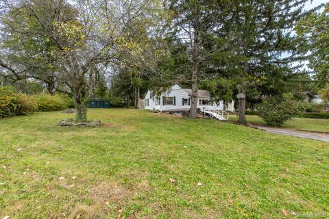 Photo of 88 Buckingham Avenue, Poughkeepsie, NY 12601 (MLS # 928530) Photo of 88 Buckingham Avenue, Poughkeepsie, NY 12601 (MLS # 928530)
