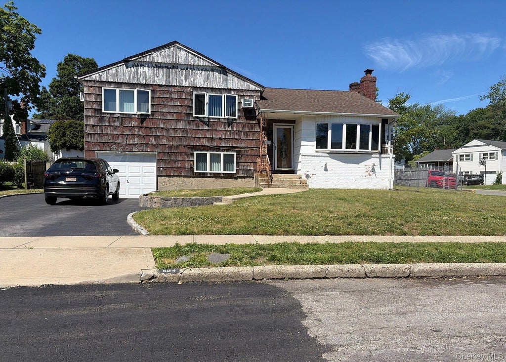 Photo of 524 Pontiac Road, East Meadow, NY 11554 (MLS # 1064520)