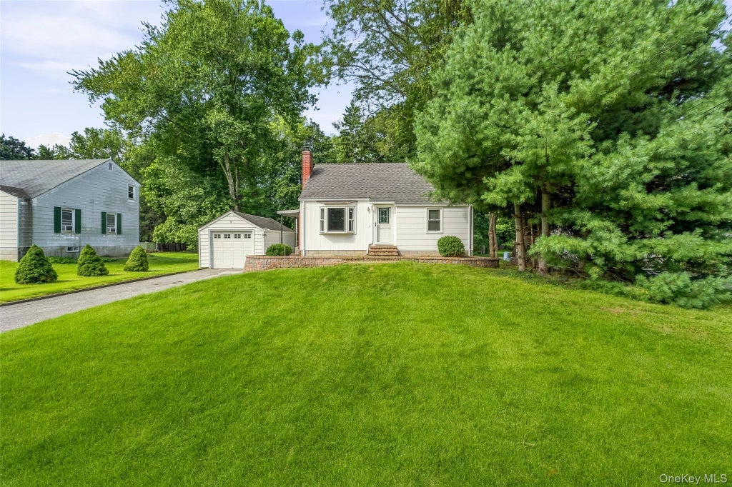 Photo of 9 Memory Lane, Poughkeepsie, NY 12603 (MLS # 1041168)