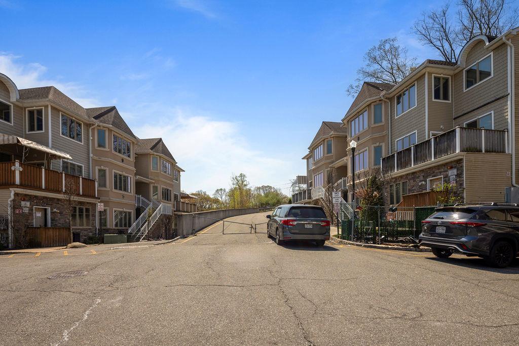 8 Rose Garden Way #202, Monsey, New York image 4