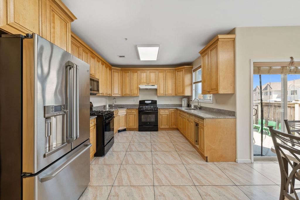 8 Rose Garden Way #202, Monsey, New York image 15