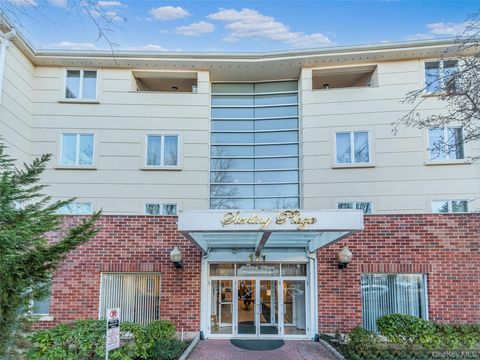 Condo For Sale - 171 Great Neck Road #1F<br/> Great Neck, NY 11021