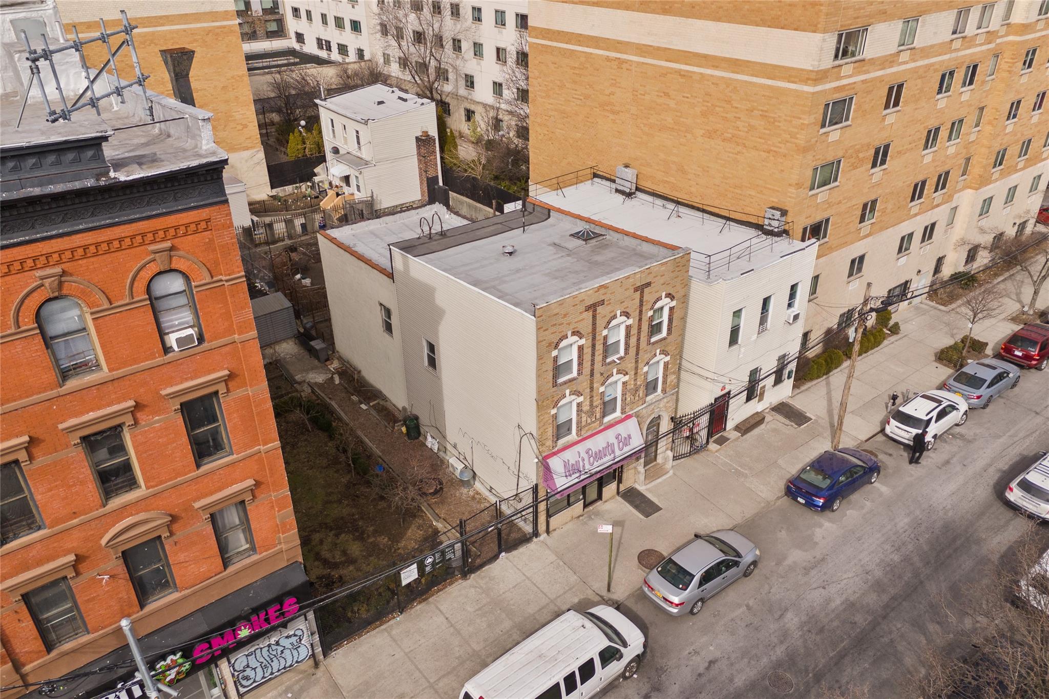 811 Courtlandt Avenue