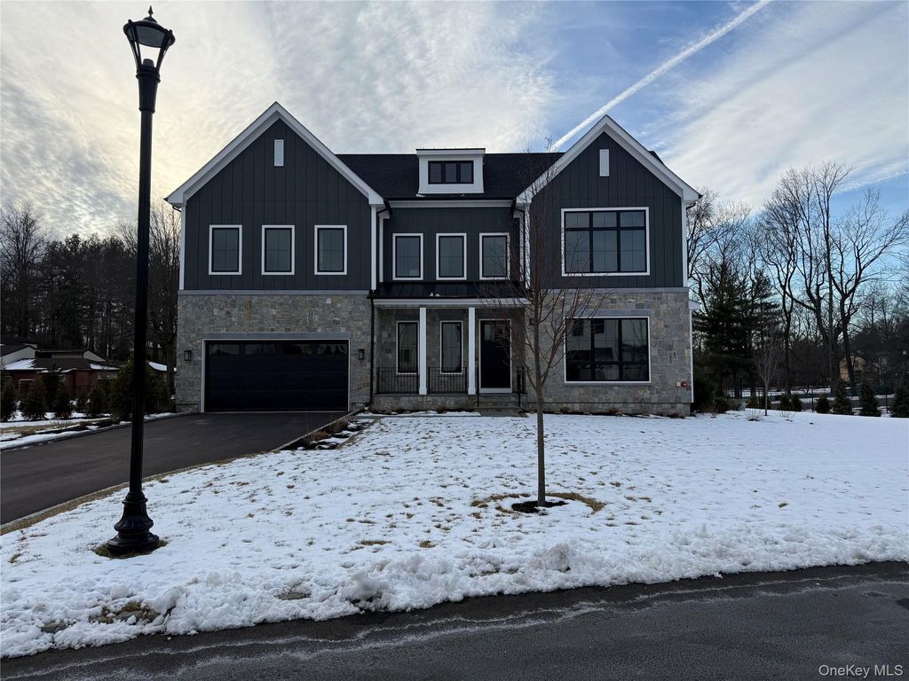 Photo of 9 Sequoia Circle Cir, Manhasset, NY 11030 (MLS # 955004)