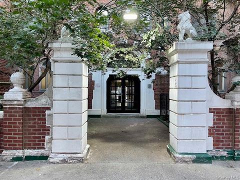 Photo of 35-34 84th Street #E5, Jackson Heights, NY 11372 (MLS # 919620)
