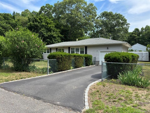 Homes For Sale - 72 Fanning Boulevard<br/> Riverhead, NY 11901