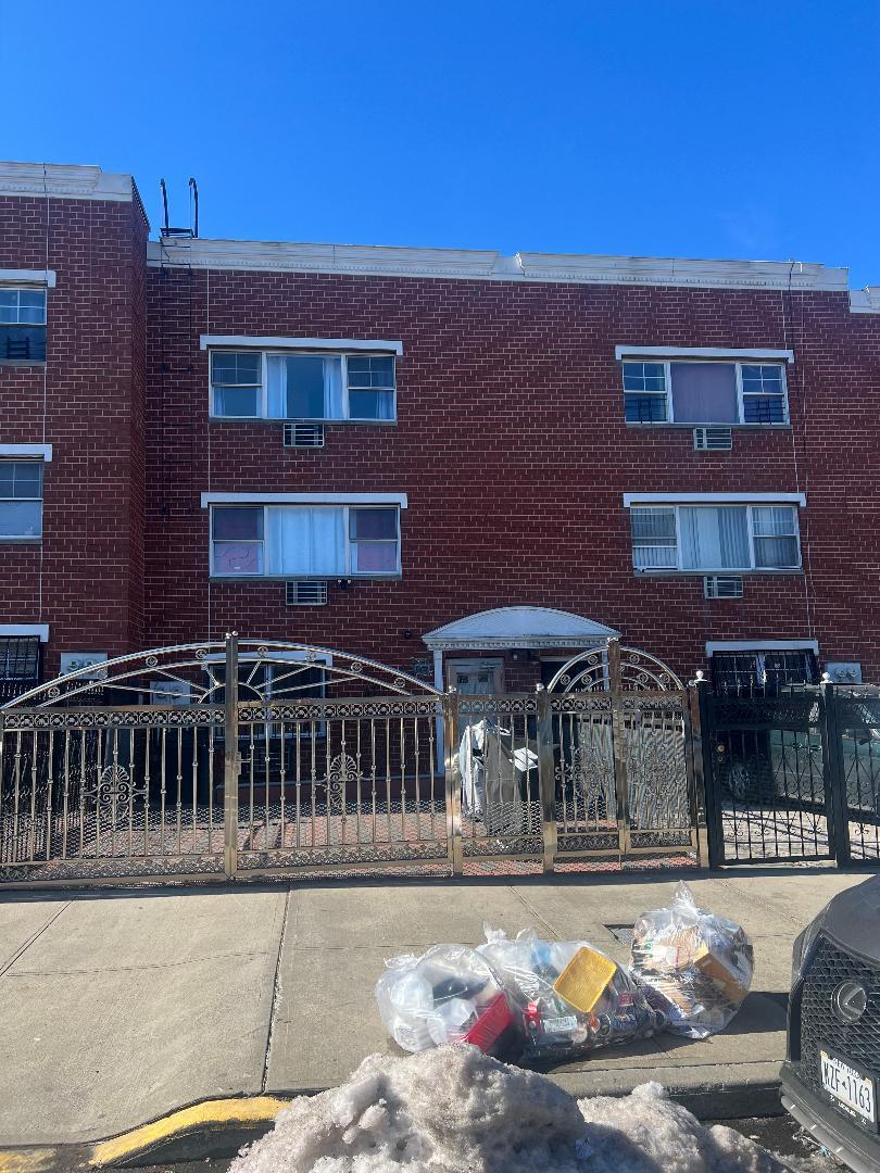 Longfellow Avenue, Bronx, New York - 5 Bedrooms  
3 Bathrooms - 