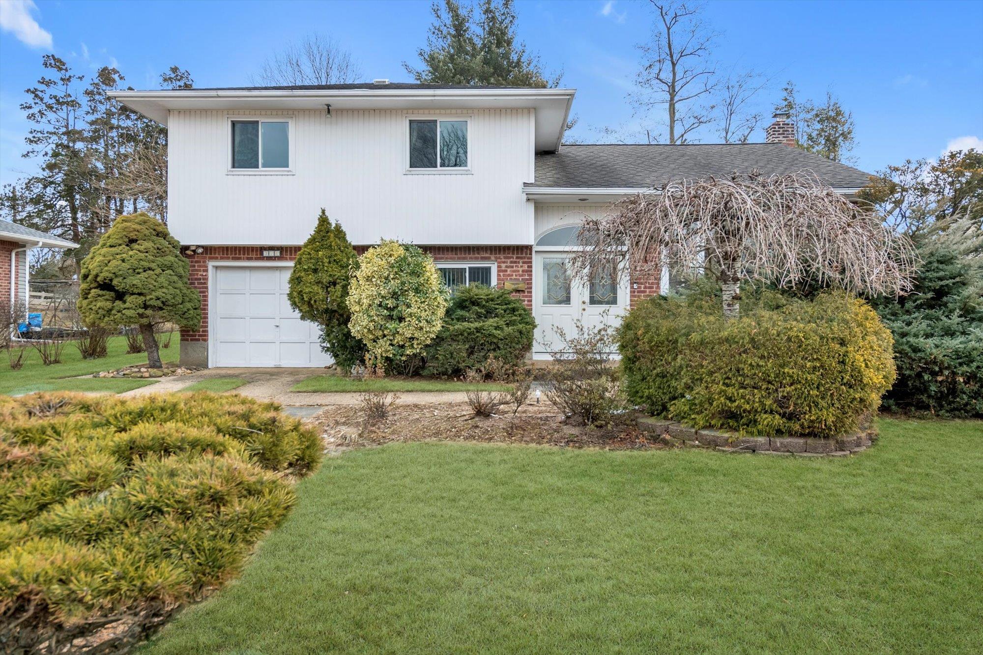 326 White Birch Lane, Jericho, New York image 1
