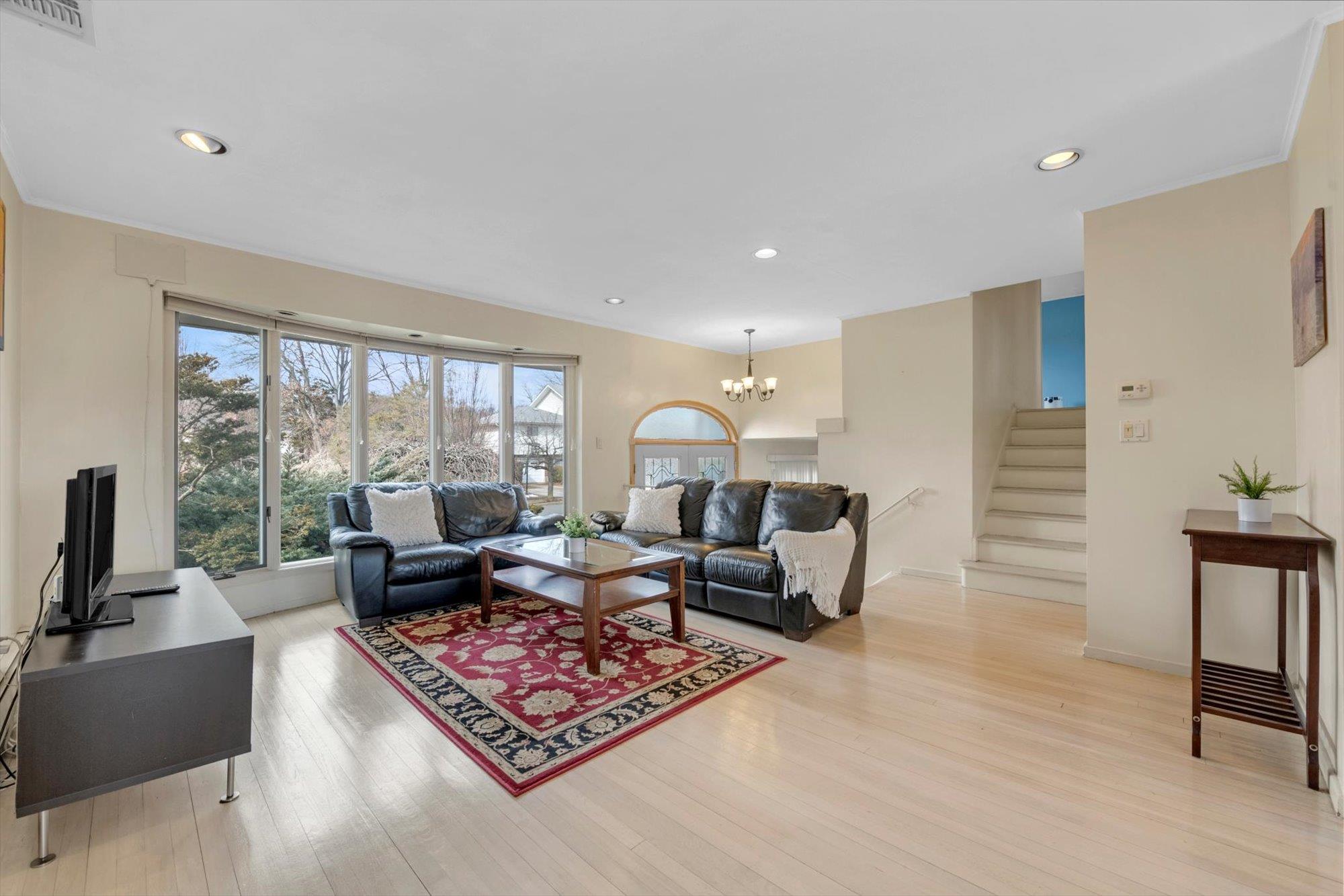 326 White Birch Lane, Jericho, New York image 3