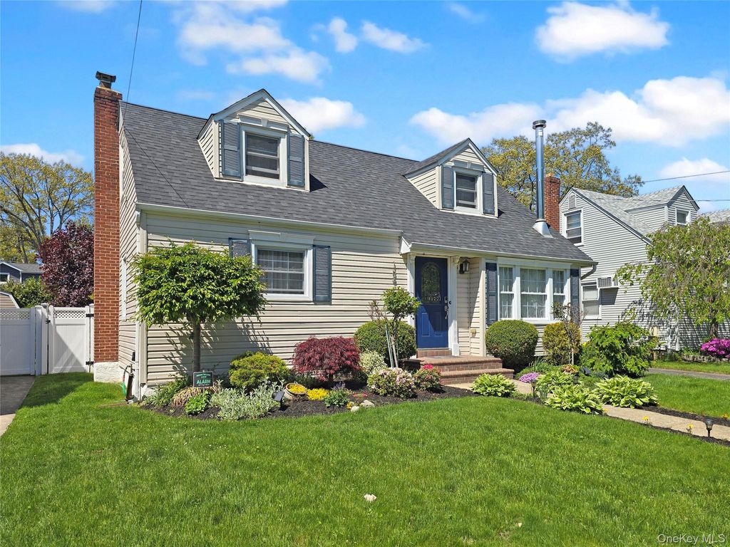 Photo of 188 Elsie Avenue, Merrick, NY 11566 (MLS # 999769)