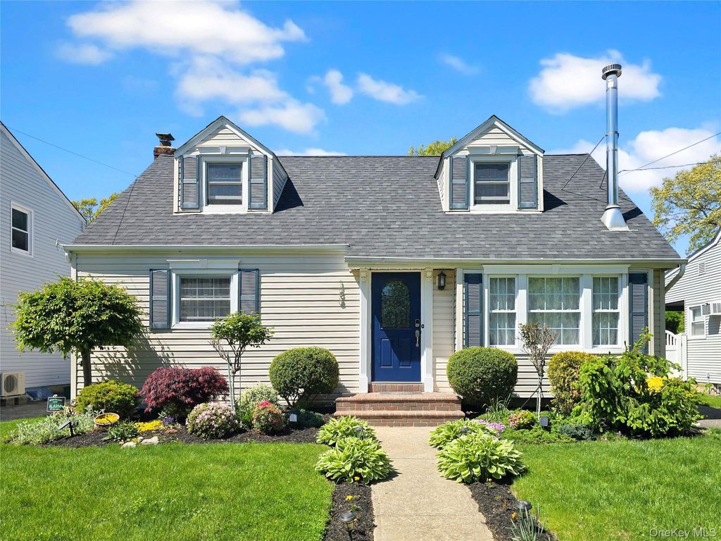 Photo of 188 Elsie Avenue, Merrick, NY 11566 (MLS # 999769)