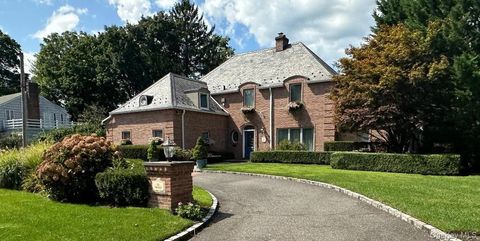 29 Pine Hill Road Great Neck NY 11020