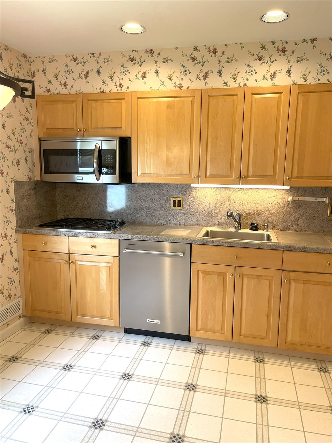 190 Albemarle Road, White Plains, New York image 13