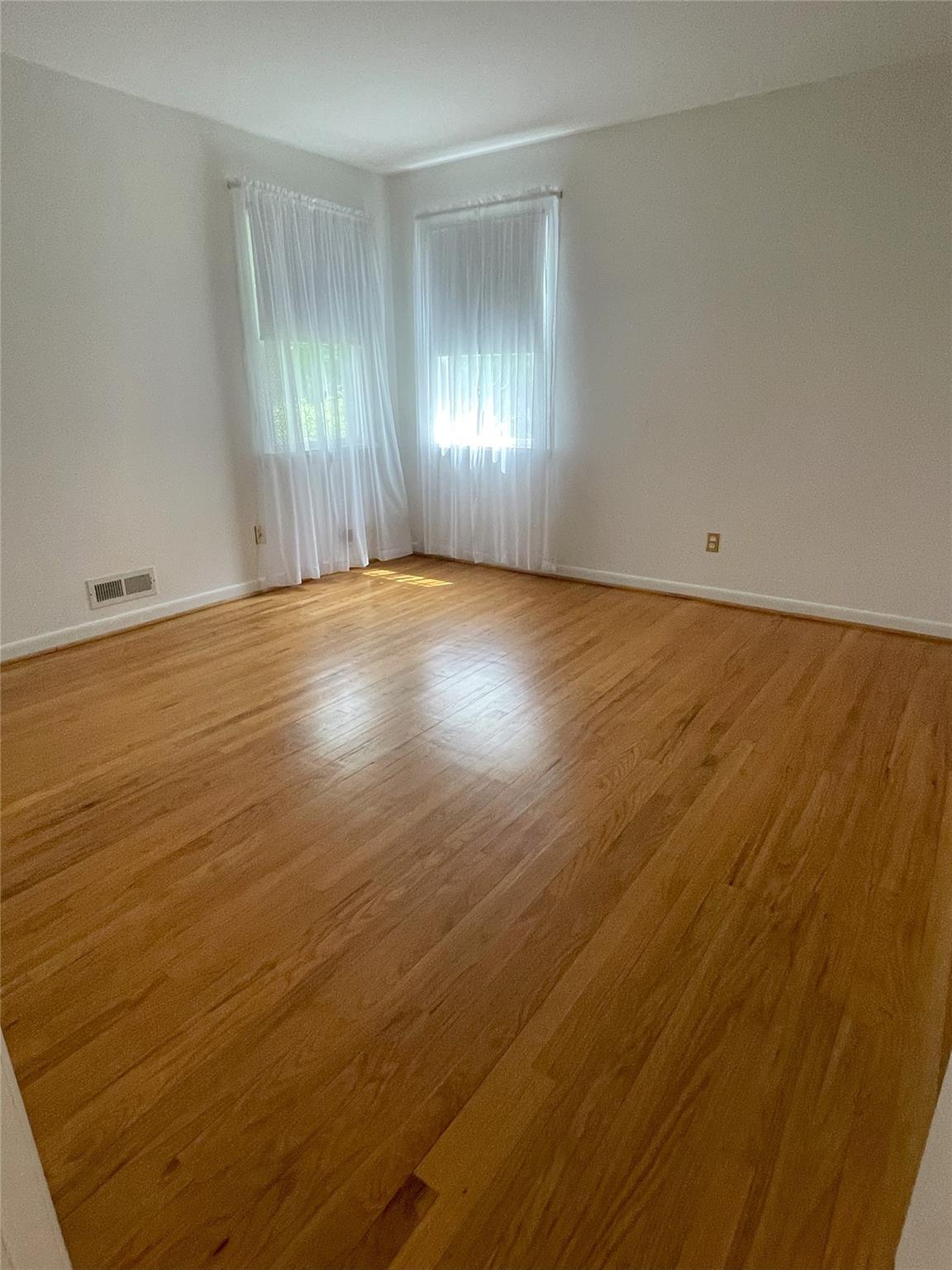 190 Albemarle Road, White Plains, New York image 23