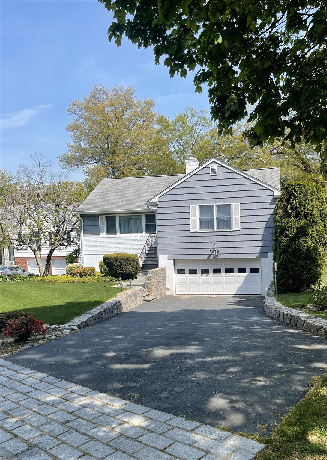 190 Albemarle Road, White Plains, New York image 2