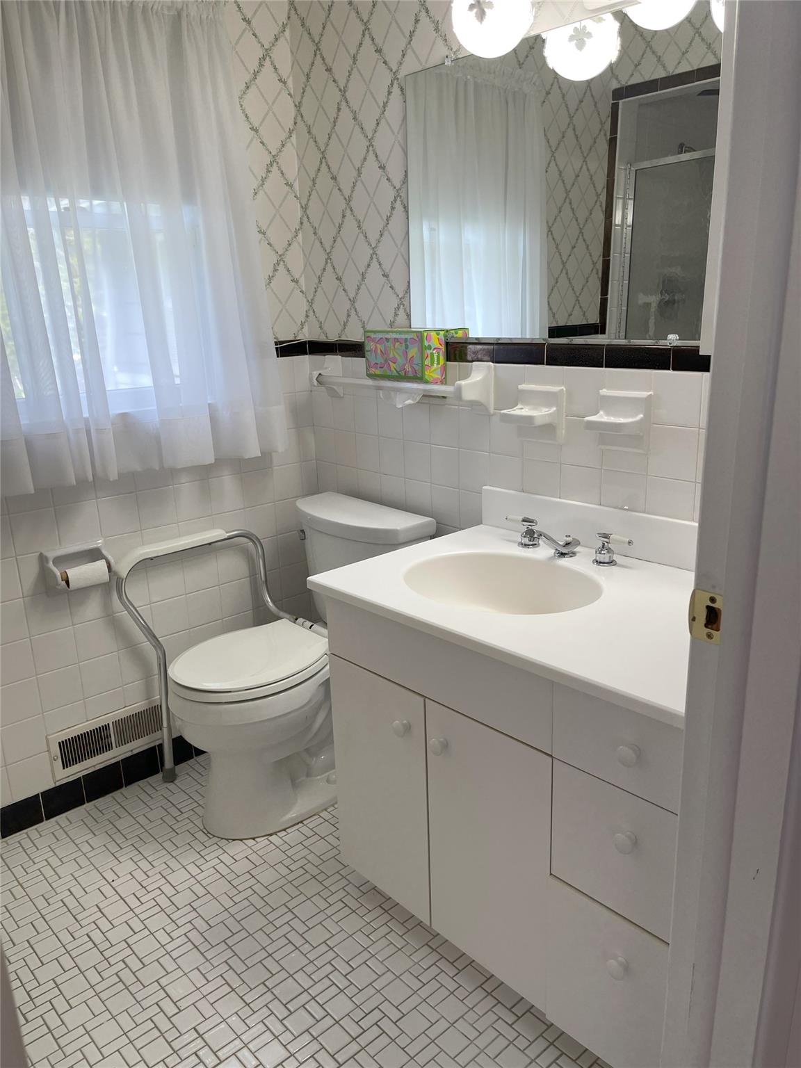 190 Albemarle Road, White Plains, New York image 27