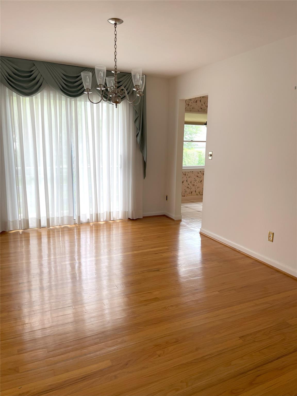 190 Albemarle Road, White Plains, New York image 12