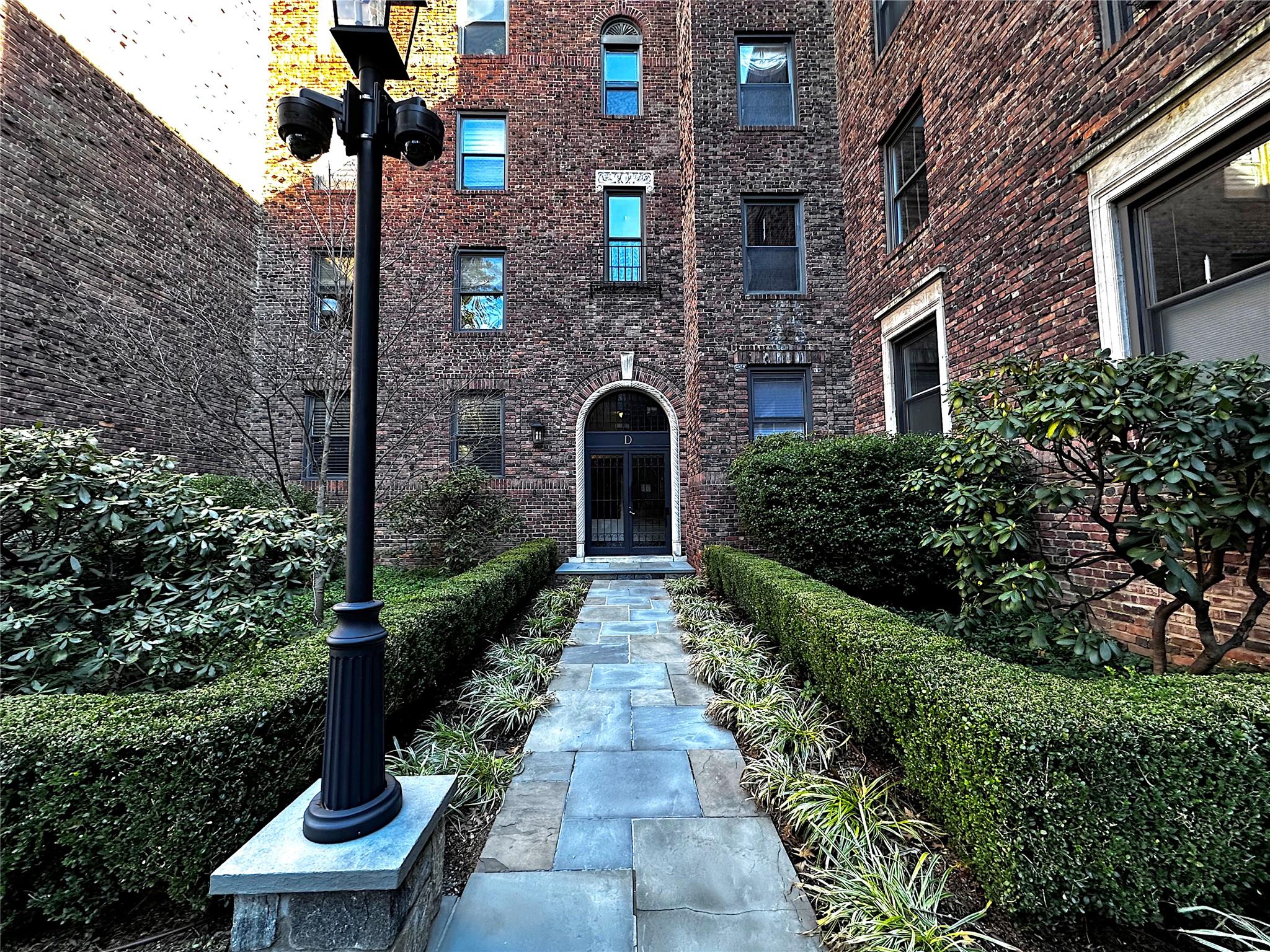 Rental Property at Sagamore Road D3, Bronxville, New York - Bedrooms: 1 
Bathrooms: 1  - $2,700 MO.