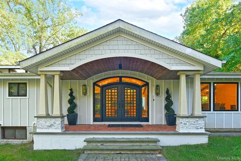 Photo of 18 W Mall Drive, Huntington, NY 11743 (MLS # 918635)