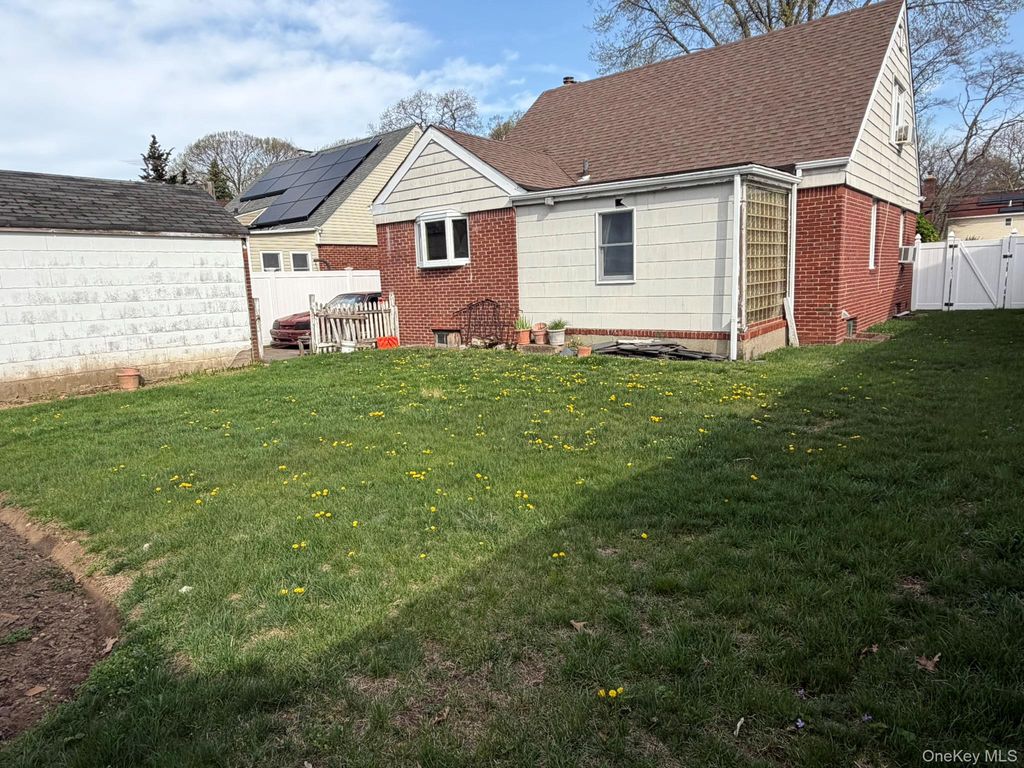 Photo of 586 Stratford Road, North Baldwin, NY 11510 (MLS # 977862)