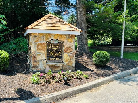 Photo of 6 Cedarfield Terrace, Saint James, NY 11780 (MLS # 880824)