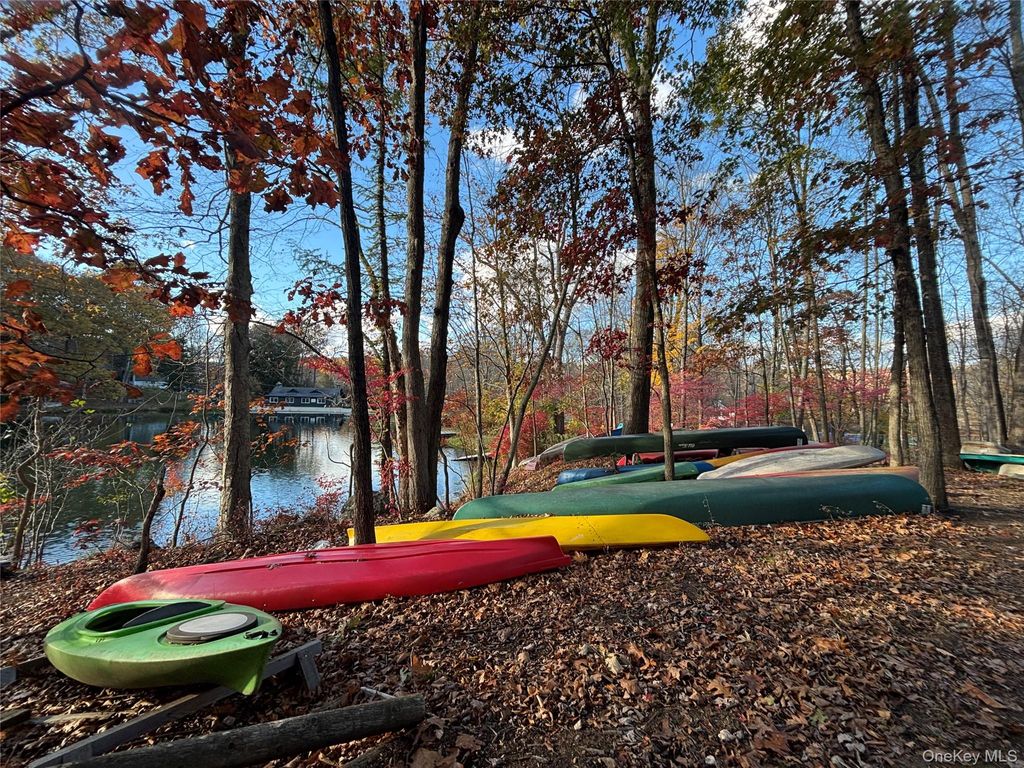 Photo of 10 Skytop Drive, Katonah, NY 10536 (MLS # 955415)