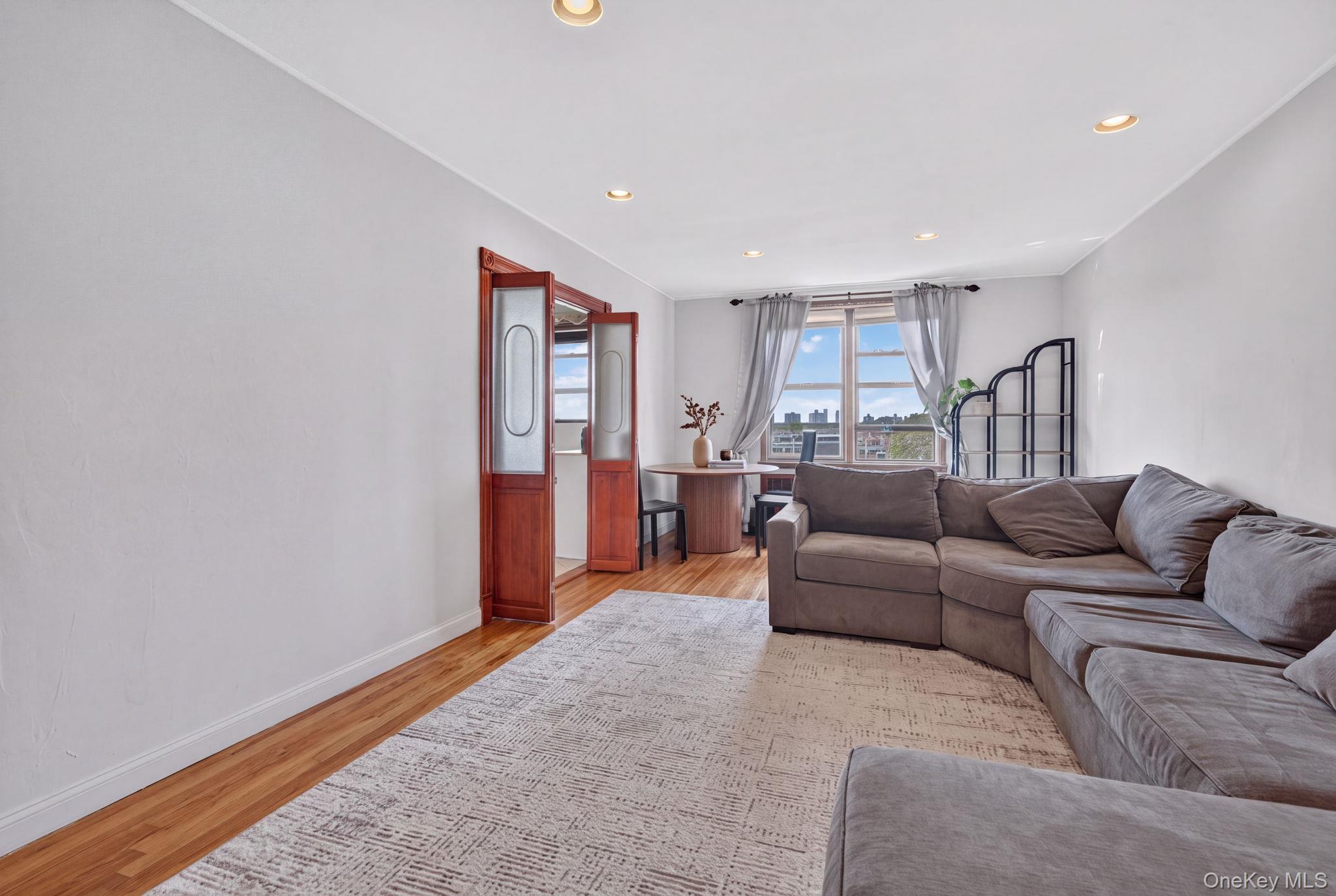 2475 E 11th Street 5K