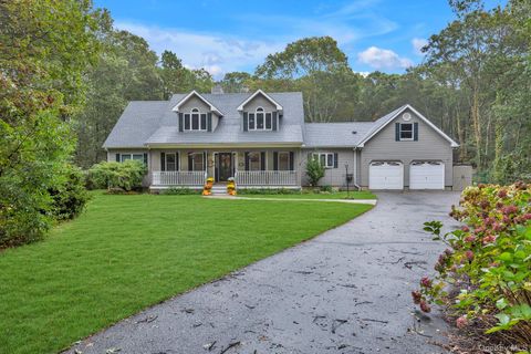 Photo of 501 Wading River Road, Manorville, NY 11949 (MLS # 924849)