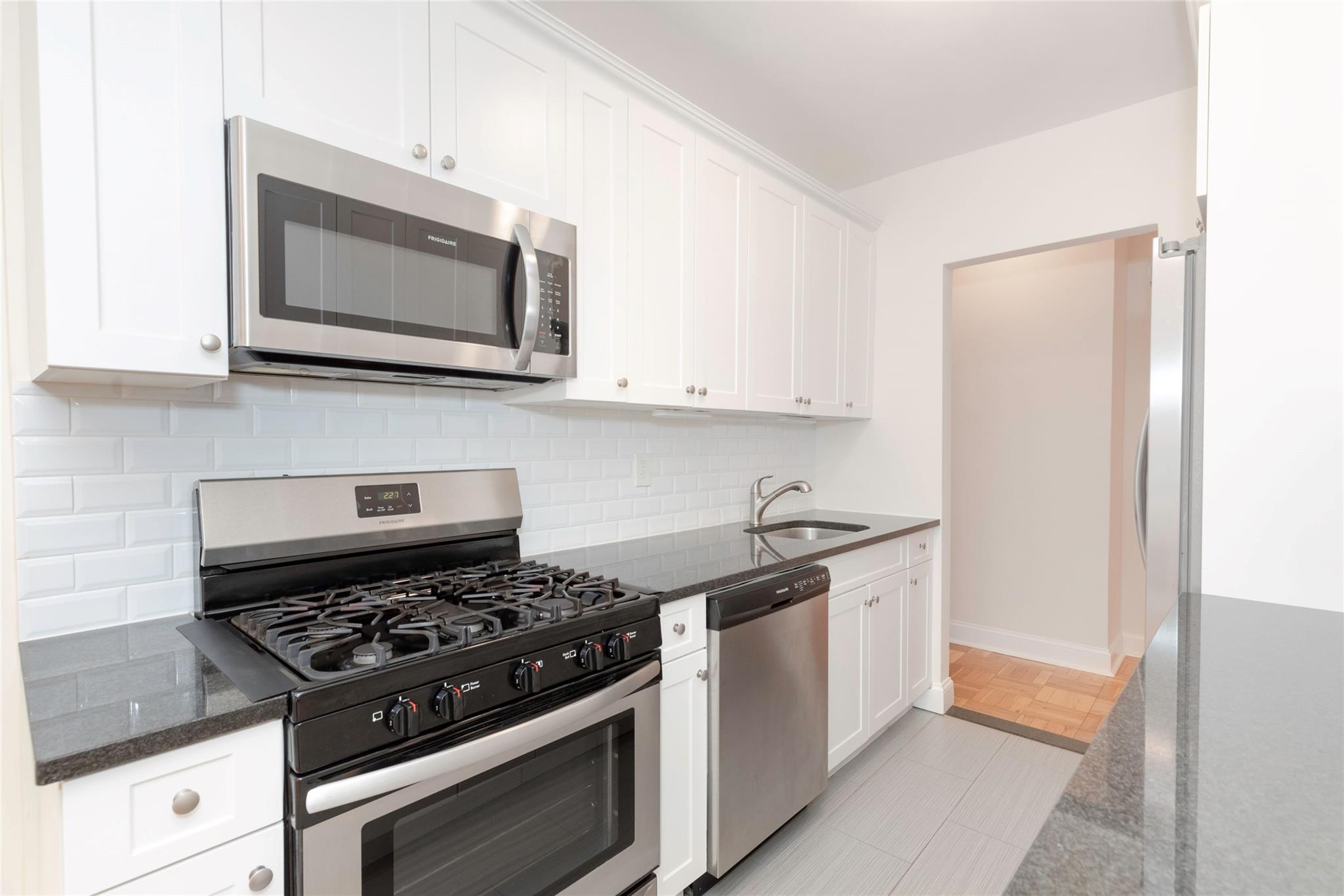3 Sadore Lane Ln #1Y, Yonkers, New York image 1