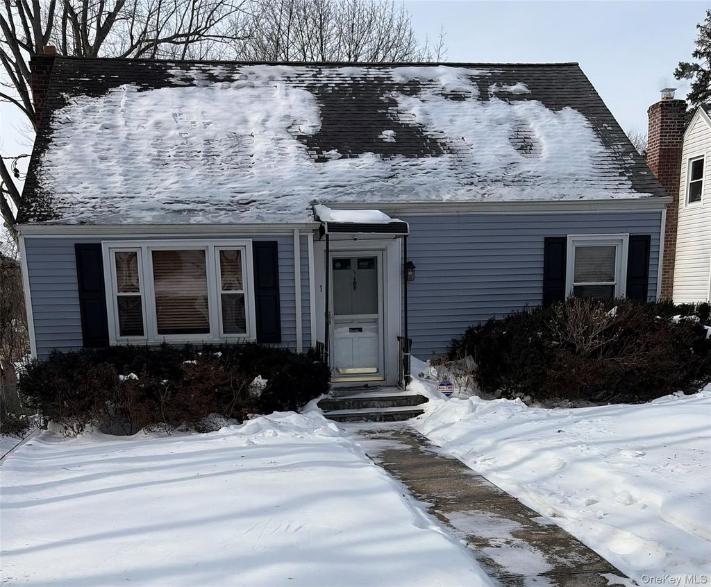 Photo of 1 Beverly Road, Yonkers, NY 10710 (MLS # 961567)