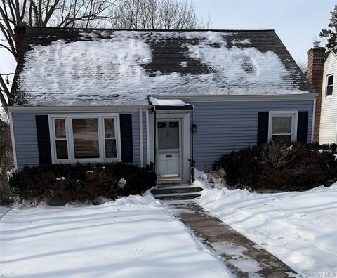 Photo of 1 Beverly Road, Yonkers, NY 10710 (MLS # 961567)