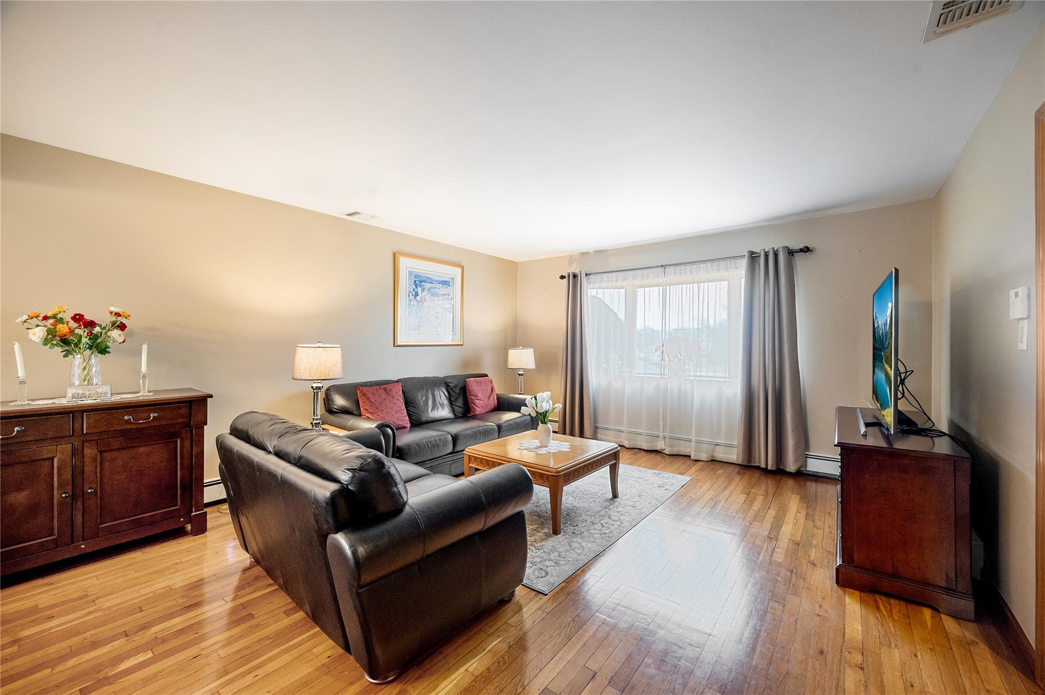 17 Chatham Court, Oyster Bay, New York image 6