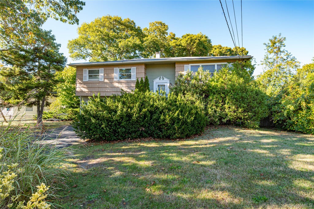 Photo of 211 Matthews Road, Oakdale, NY 11769 (MLS # 1063157)