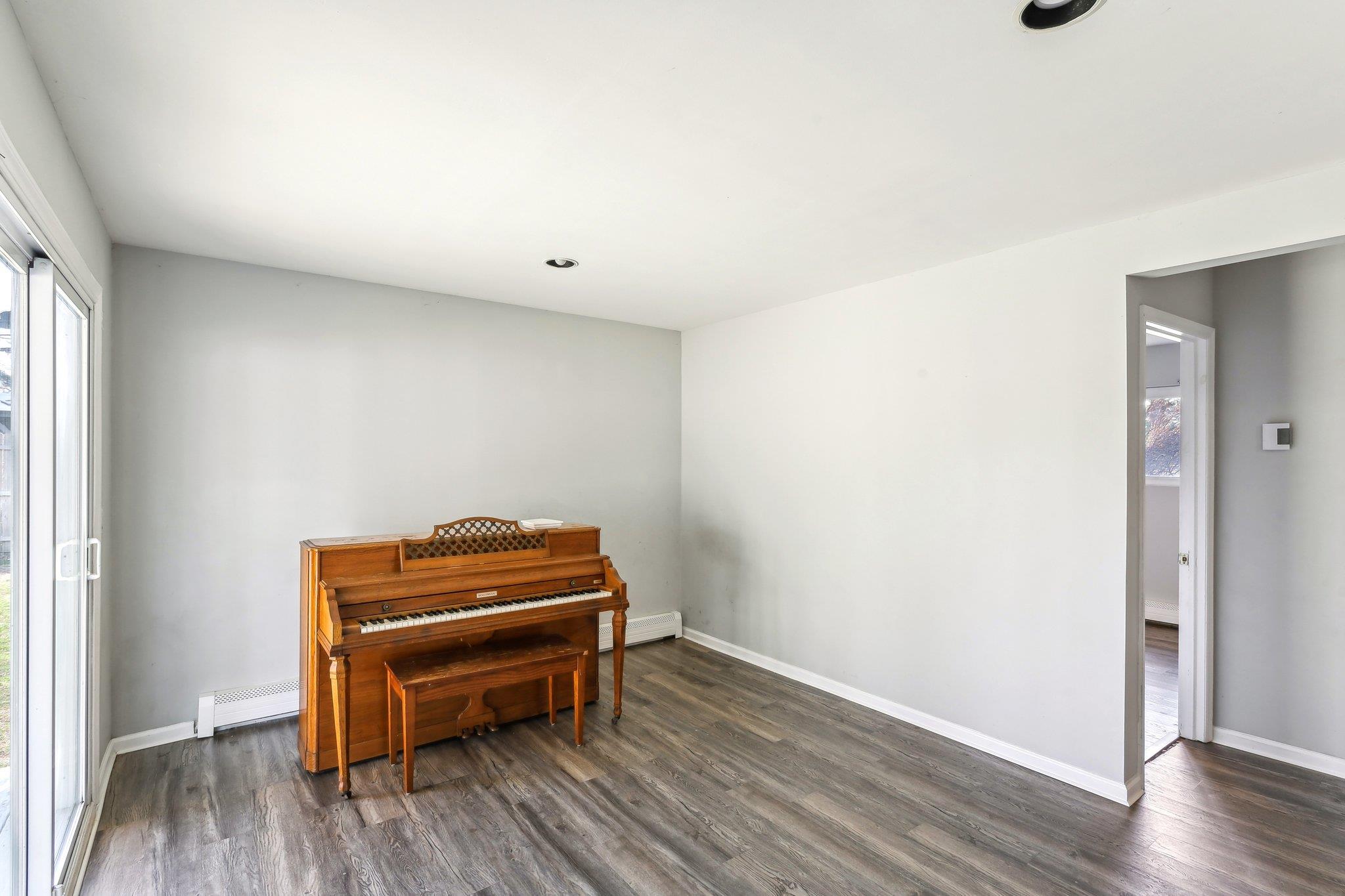 11 Dehan Street, Smithtown, New York image 24