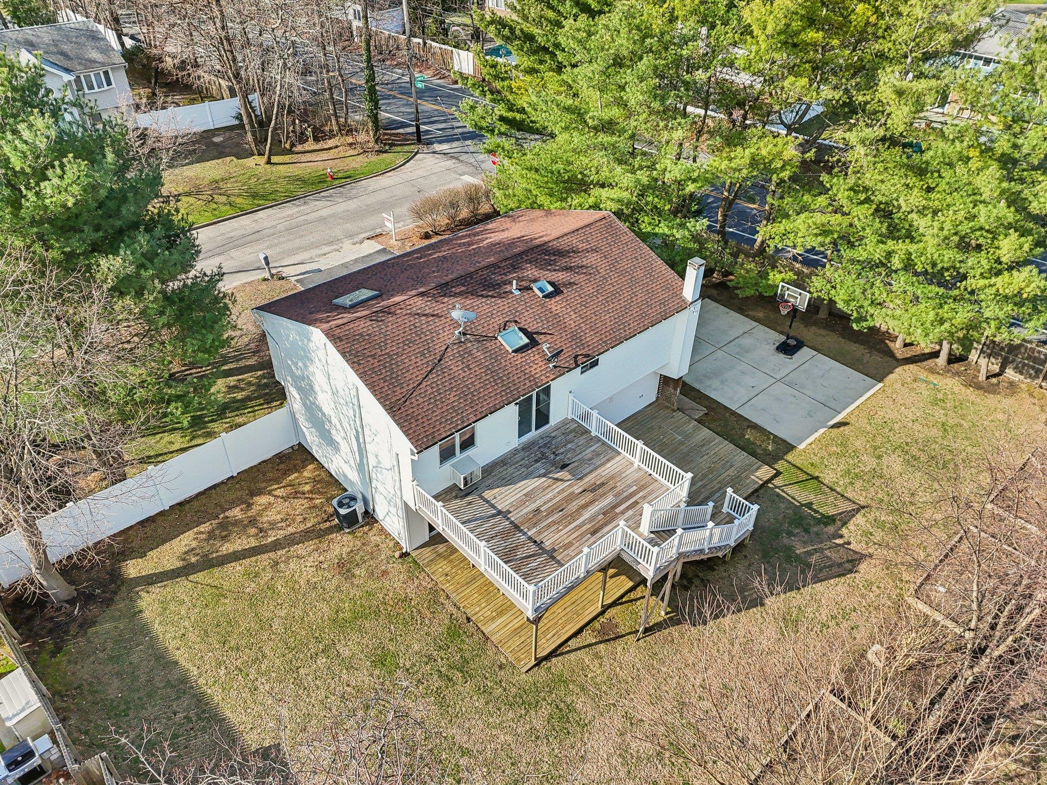 11 Dehan Street, Smithtown, New York image 50