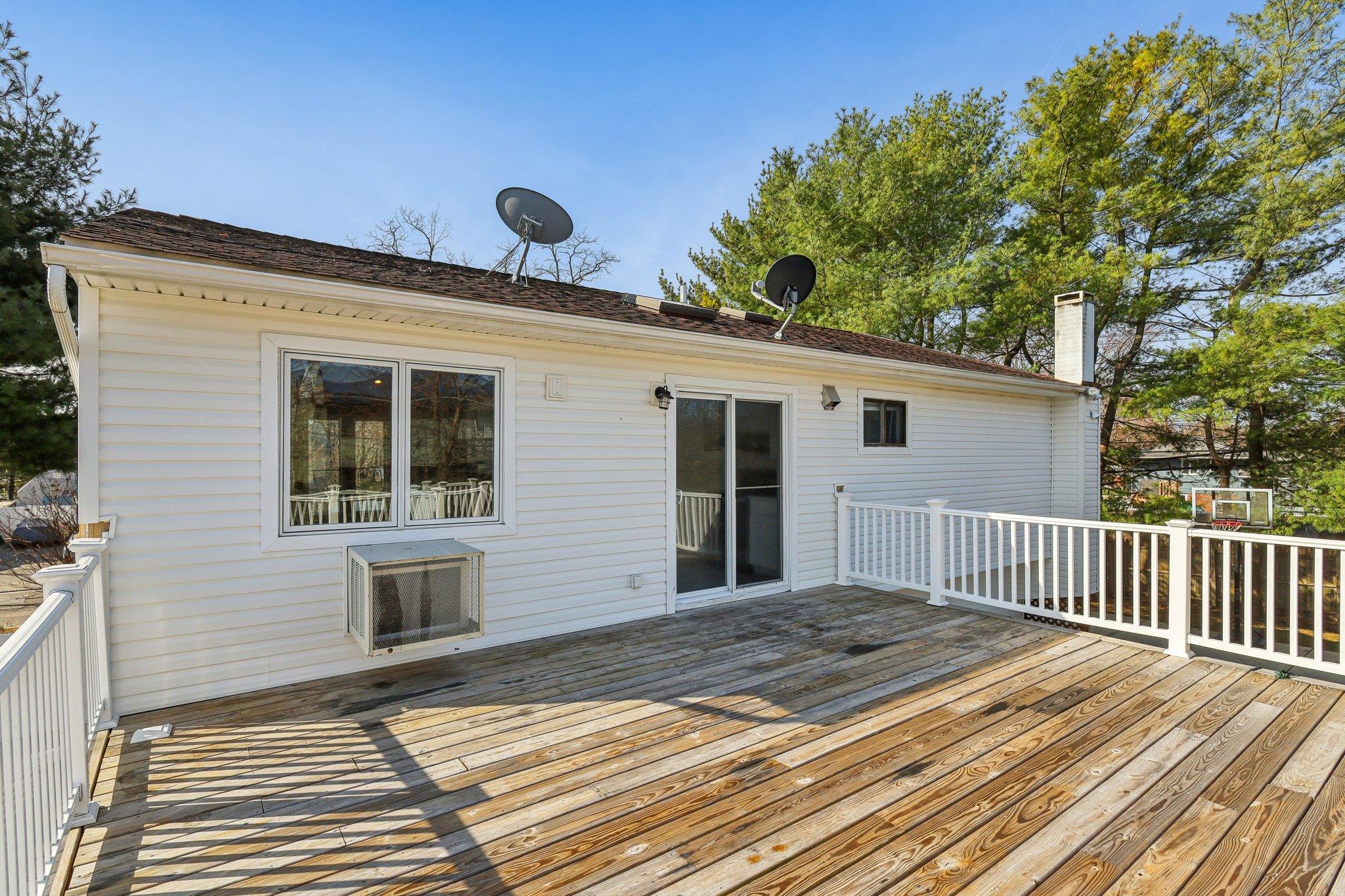 11 Dehan Street, Smithtown, New York image 36