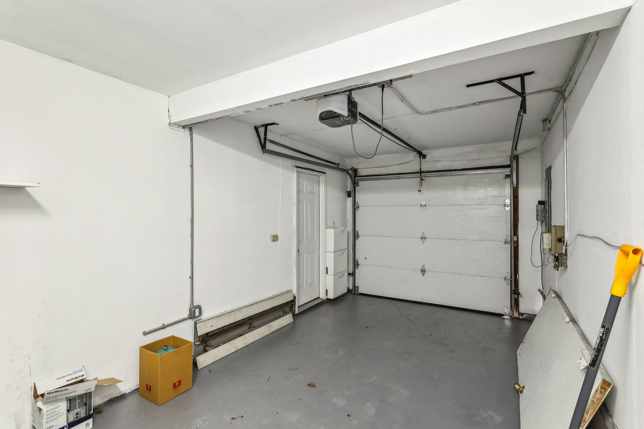 11 Dehan Street, Smithtown, New York image 34