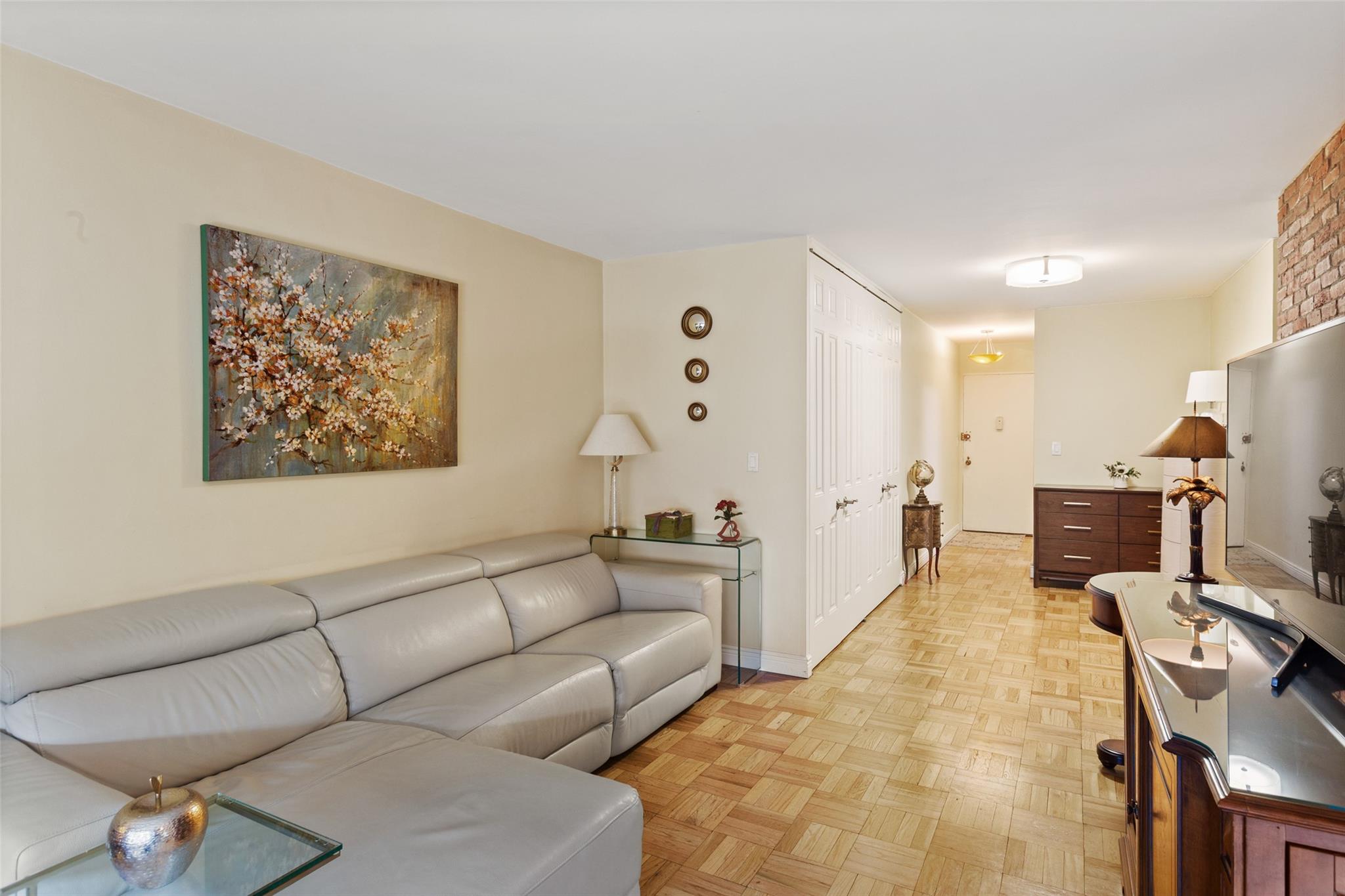 230 Garth Road #7B1, Scarsdale, New York image 4