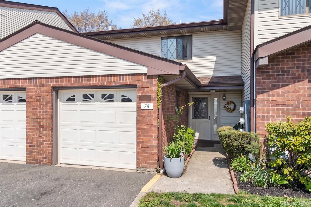 Photo of 78 Cambridge Drive W, Copiague, NY 11726 (MLS # 913978)