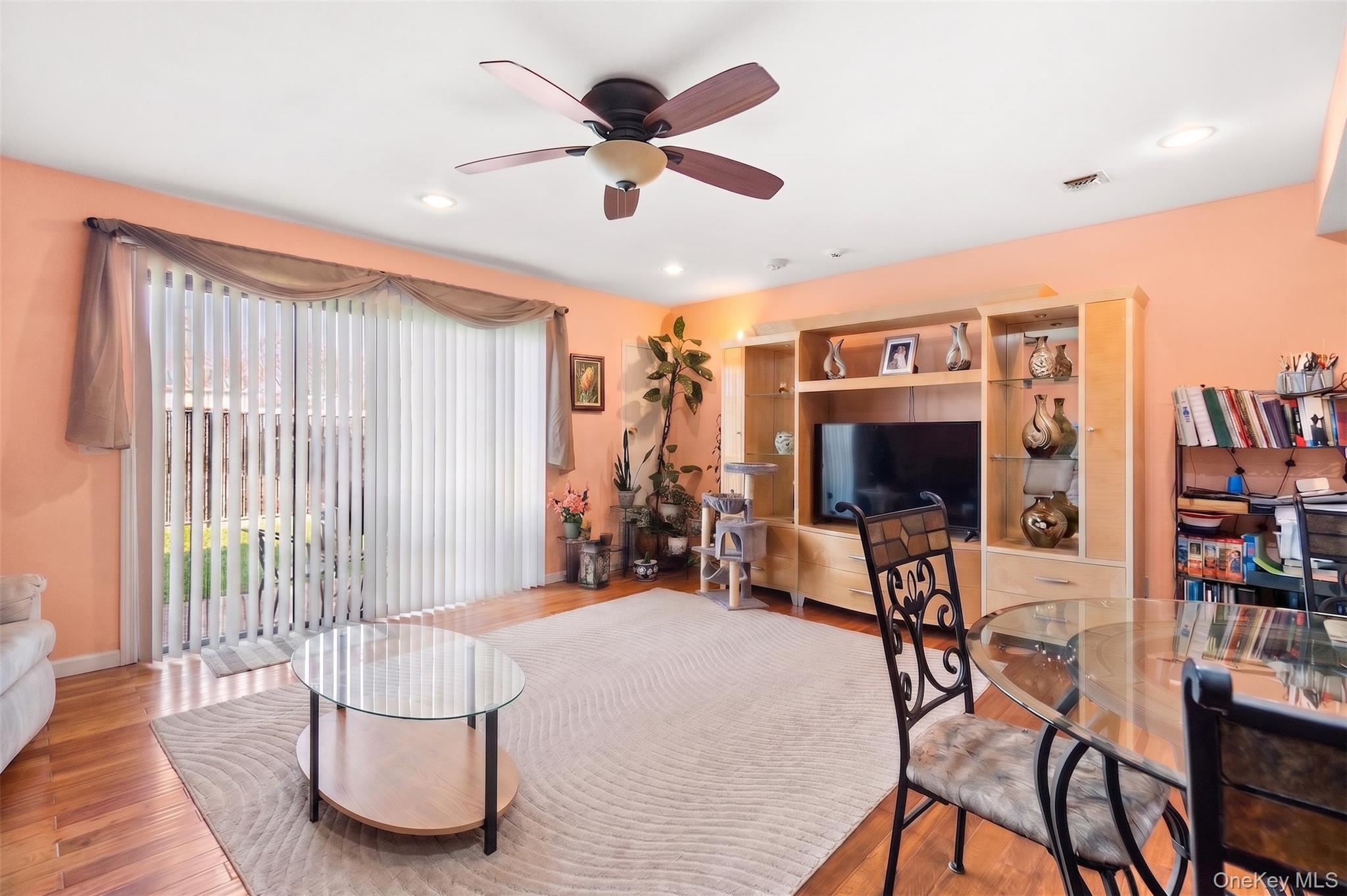 78 Cambridge Drive W