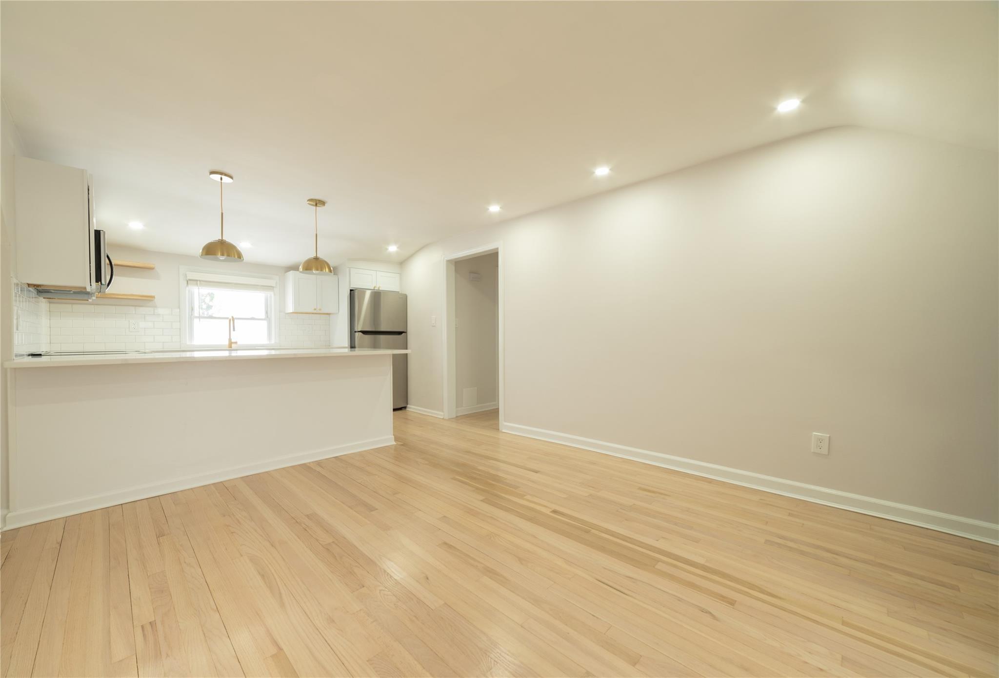 East Rockaway, New York 11518, United States, 2 Bedrooms Bedrooms, ,1 BathroomBathrooms,Residential,Active,21487