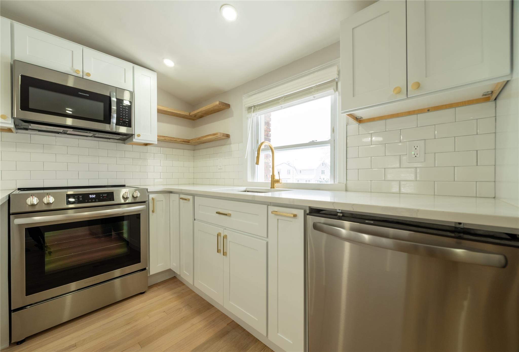 East Rockaway, New York 11518, United States, 2 Bedrooms Bedrooms, ,1 BathroomBathrooms,Residential,Active,21487