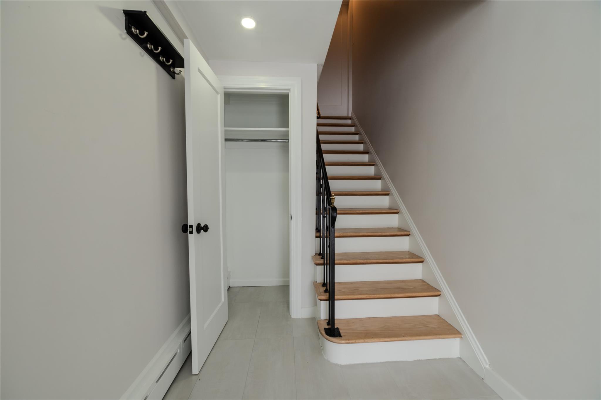 East Rockaway, New York 11518, United States, 2 Bedrooms Bedrooms, ,1 BathroomBathrooms,Residential,Active,21487