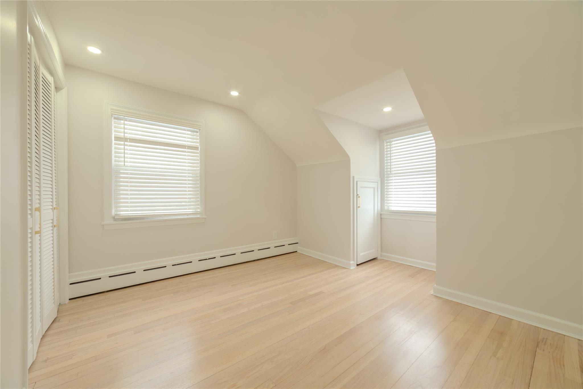 East Rockaway, New York 11518, United States, 2 Bedrooms Bedrooms, ,1 BathroomBathrooms,Residential,Active,21487