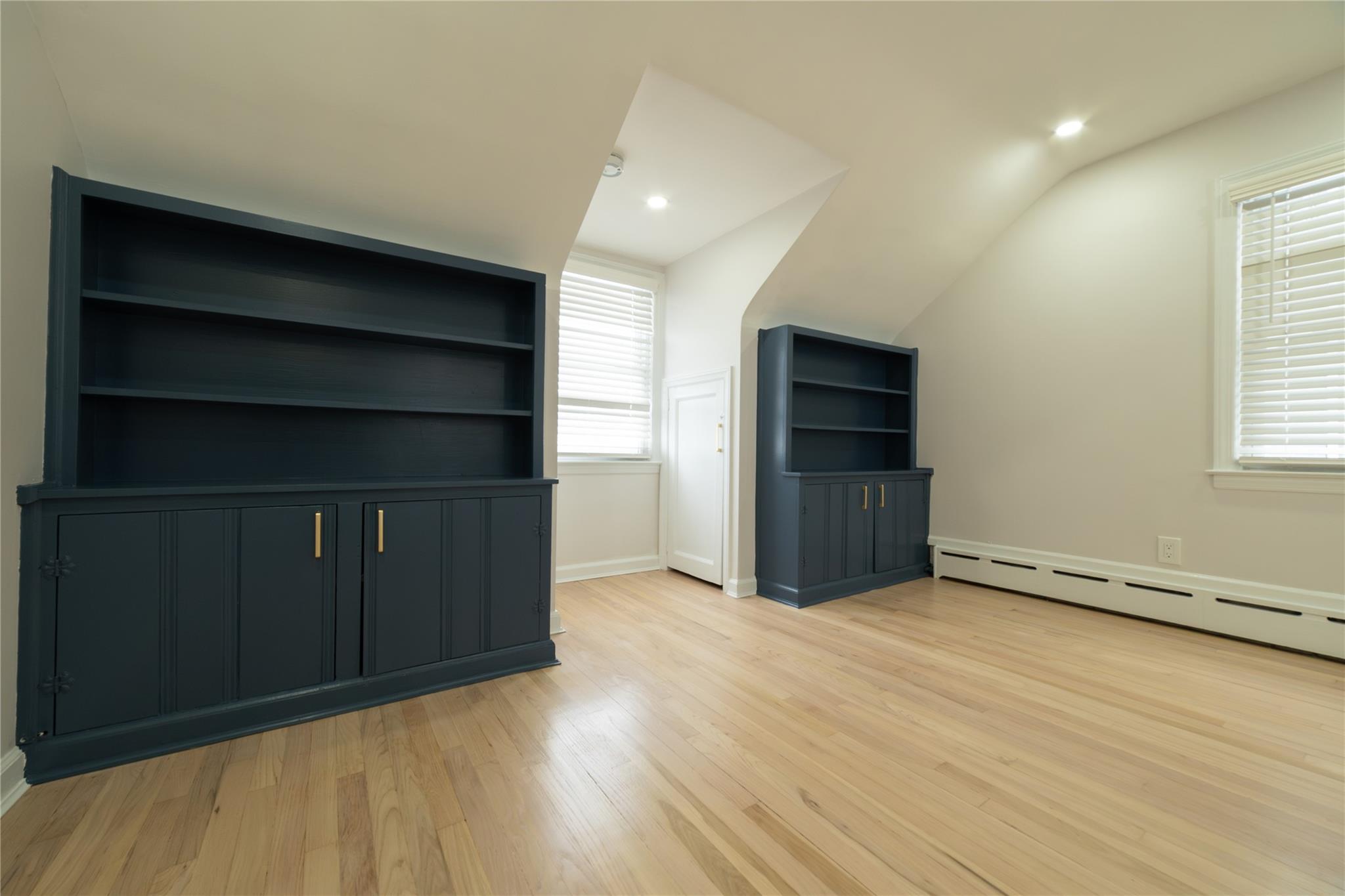 East Rockaway, New York 11518, United States, 2 Bedrooms Bedrooms, ,1 BathroomBathrooms,Residential,Active,21487