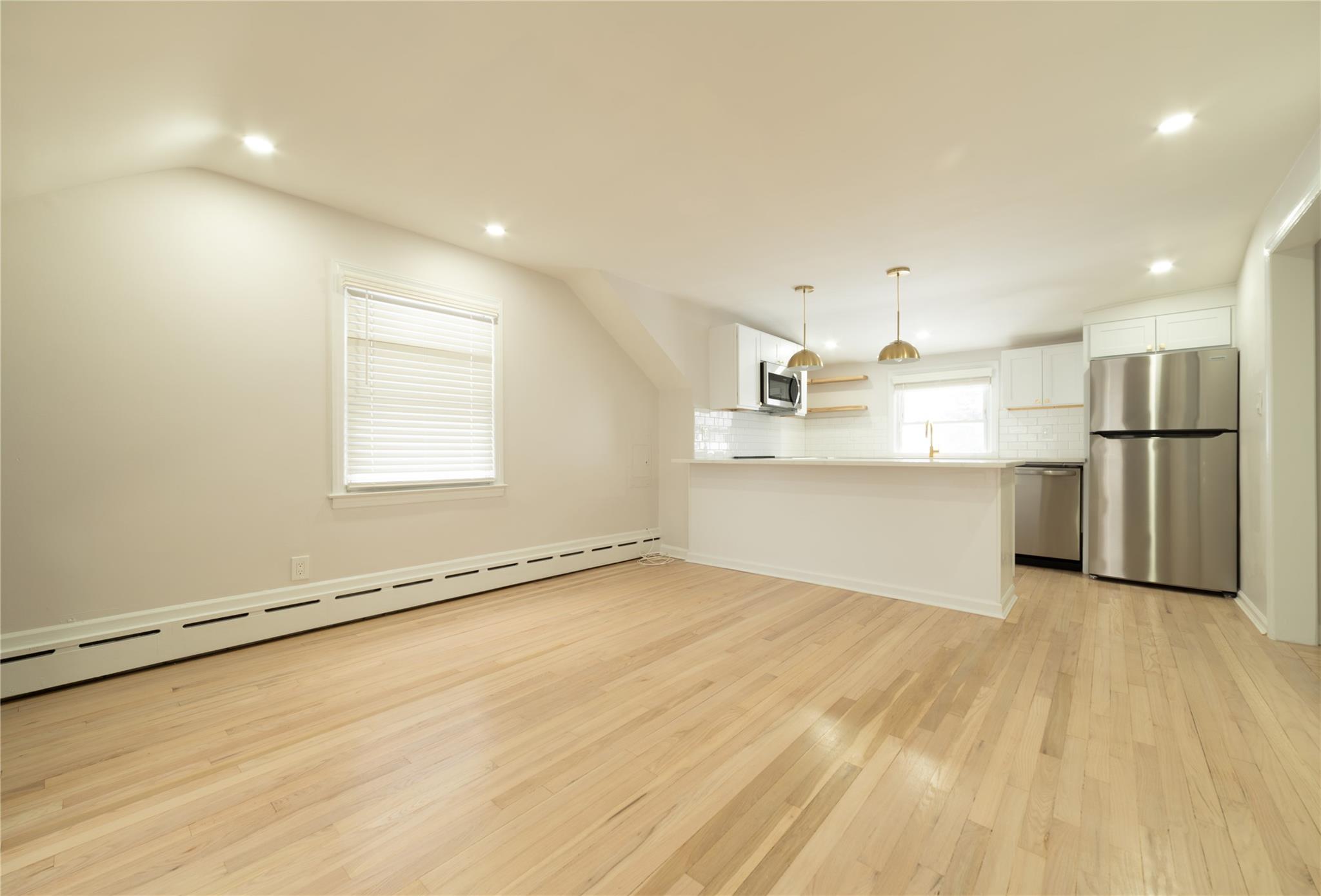 East Rockaway, New York 11518, United States, 2 Bedrooms Bedrooms, ,1 BathroomBathrooms,Residential,Active,21487