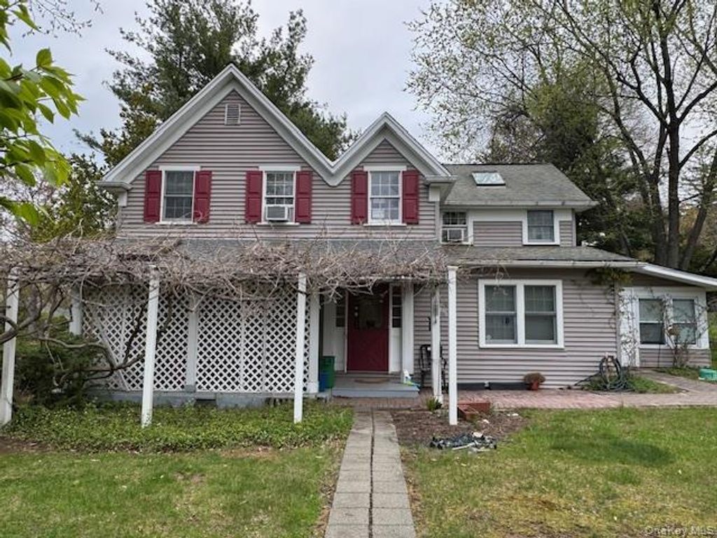 Photo of 74 S Airmont Road, Suffern, NY 10901 (MLS # 989916)